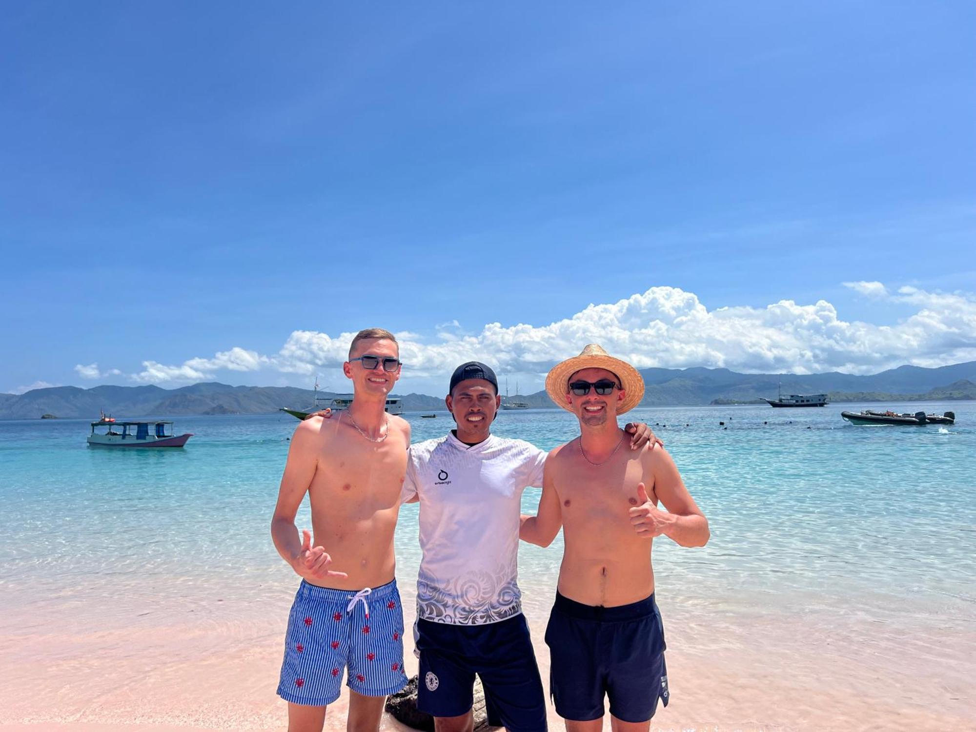 Jhuna Komodo Homestay Ngoại thất bức ảnh