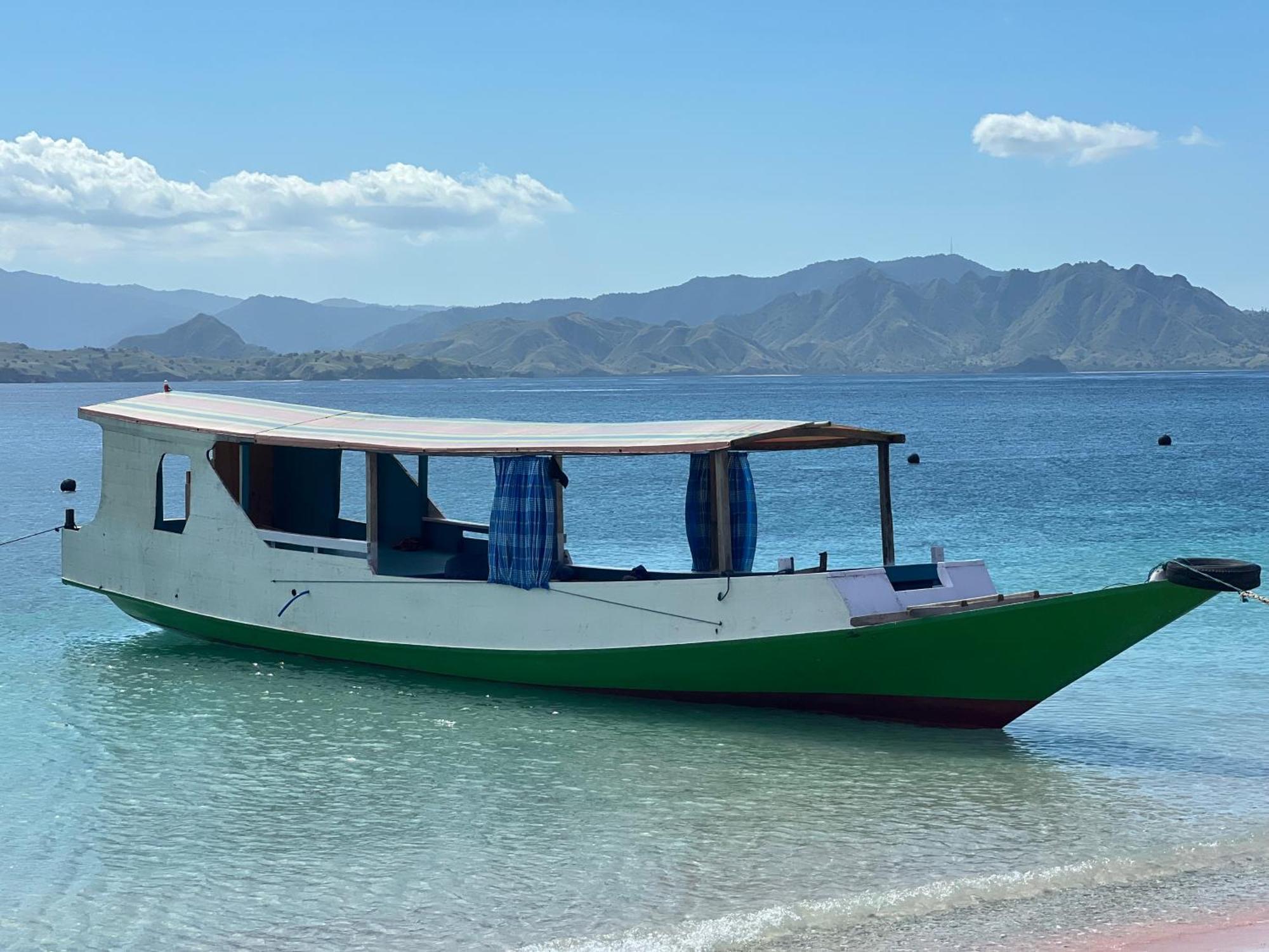 Jhuna Komodo Homestay Ngoại thất bức ảnh